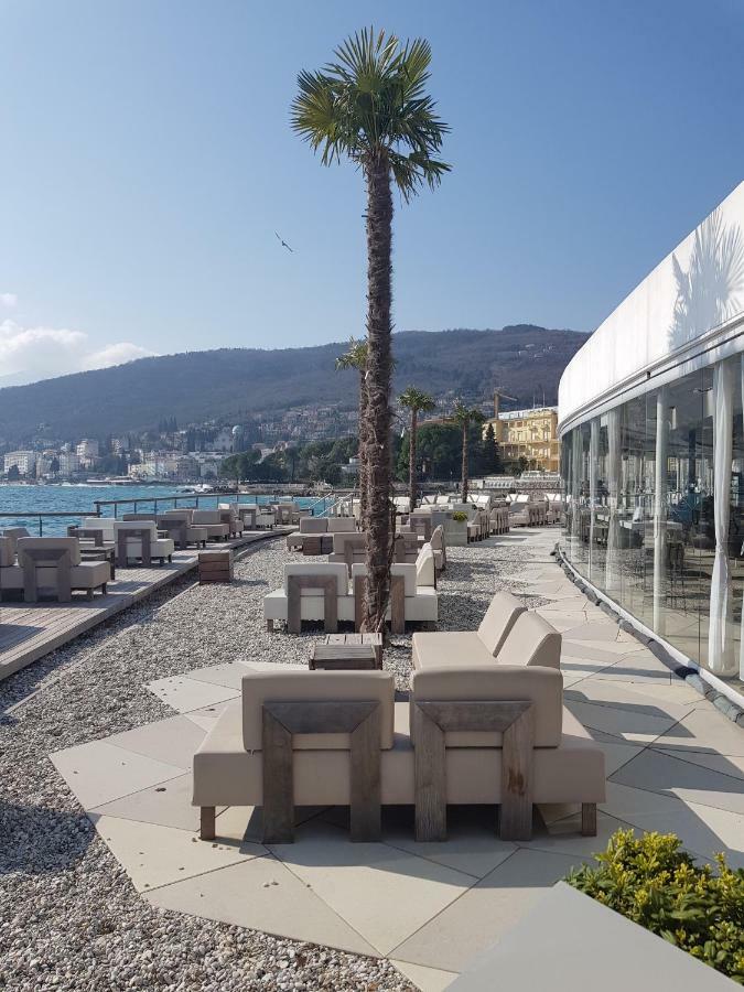 Sunny Apartment 150 M From The Sea Opatija Exterior photo